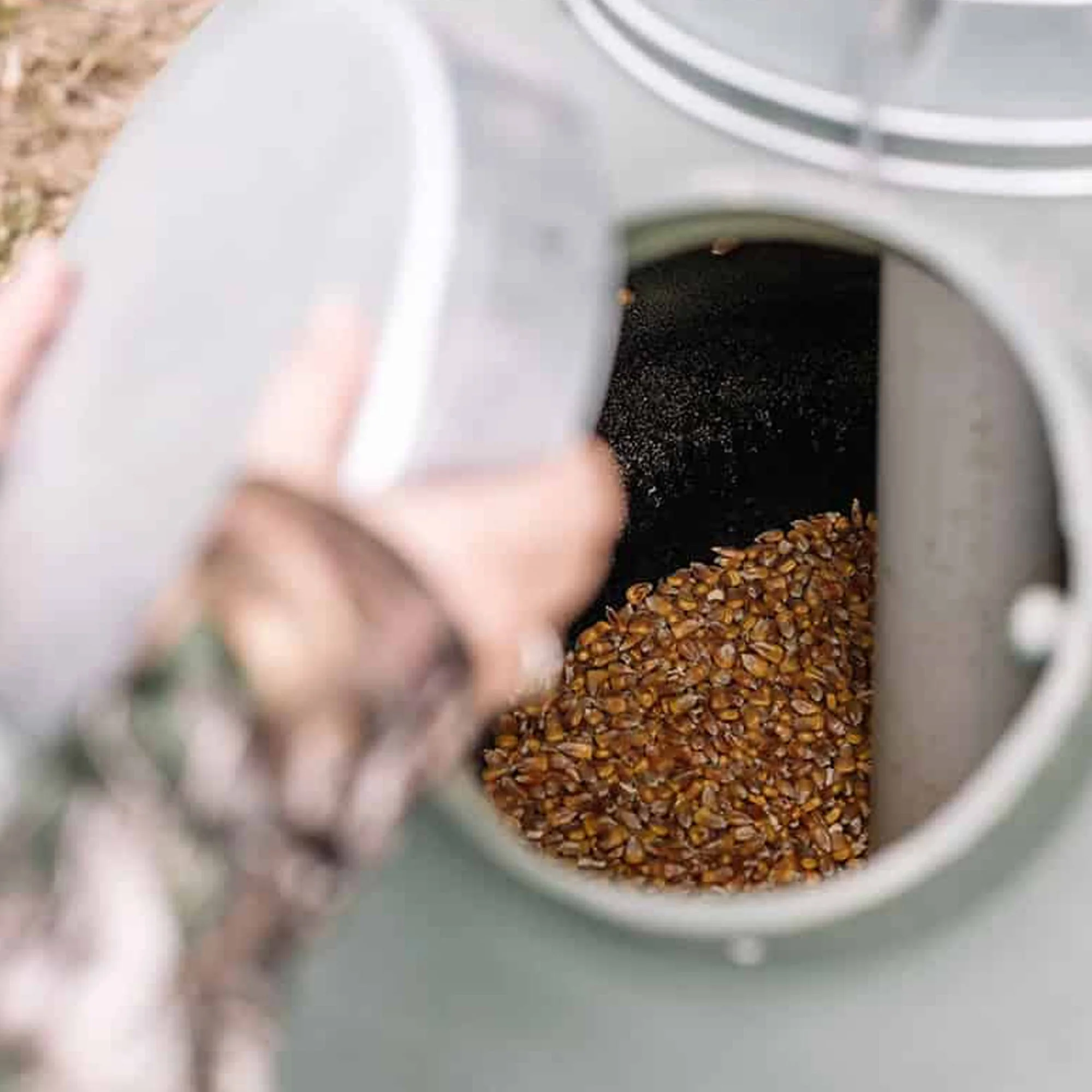 Capsule Feeder 100lb. - Image 3