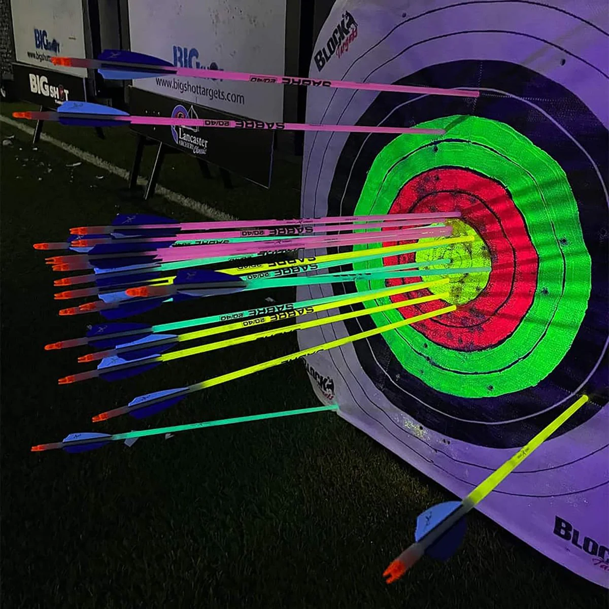Carbon Express Sabre 2040 Youth Arrows 3-Pack with Glowsticks - Image 3