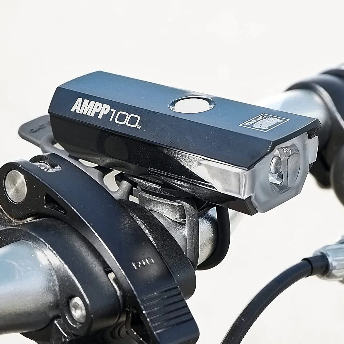 CatEye Headlight and Rear Light Combo Kit - AMPP100/ViZ100 - Image 4