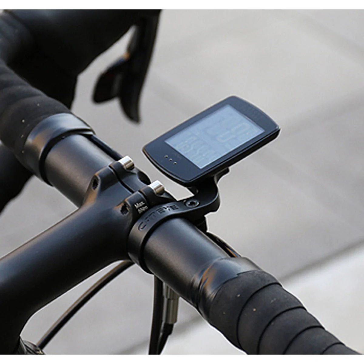 CatEye Padrone Stealth Cycling Computer with OF-100 Bracket - Image 3
