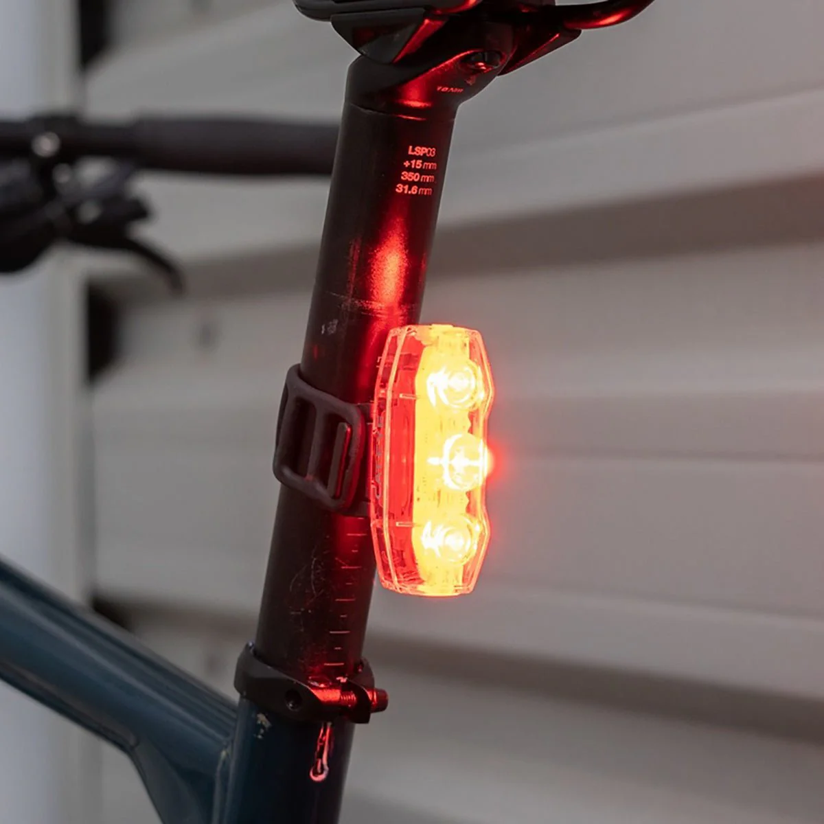 CatEye ViZ300 Wireless Rechargeable Rear Safety Light - Image 5
