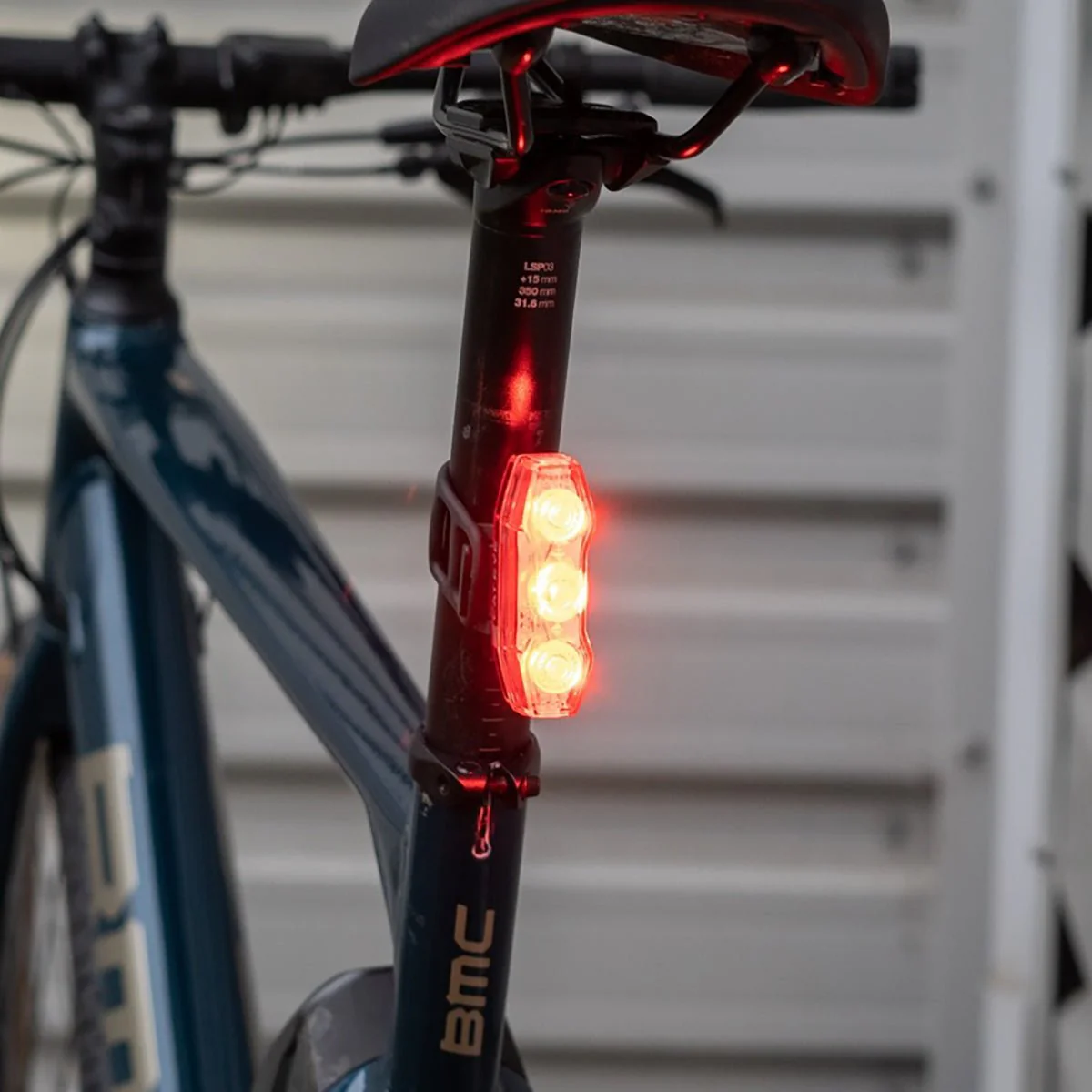 CatEye ViZ450 Wireless Rechargeable Rear Safety Light - Image 5