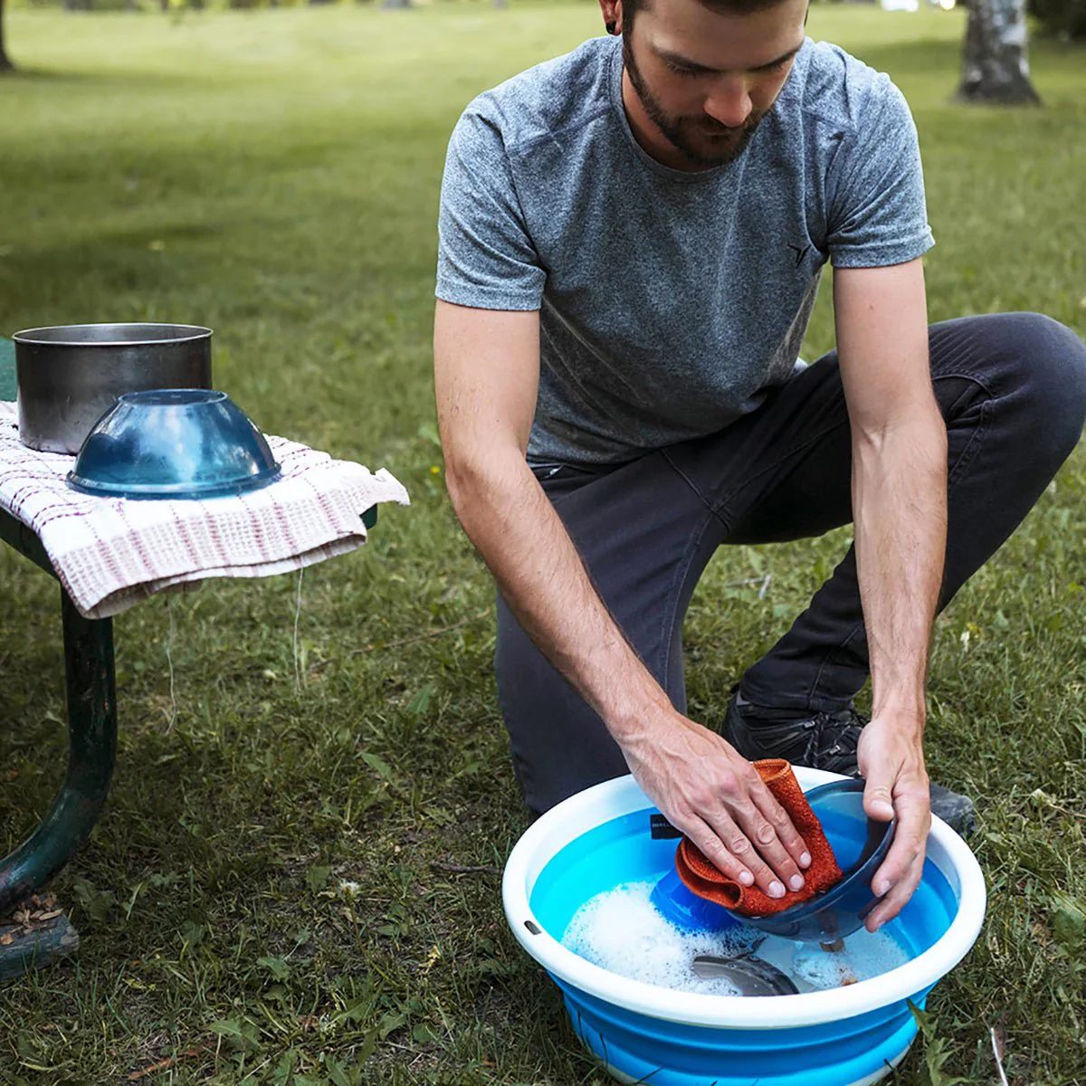 Coghlan's Camping Outdoor Collapsible Sink - White/Blue - Image 2