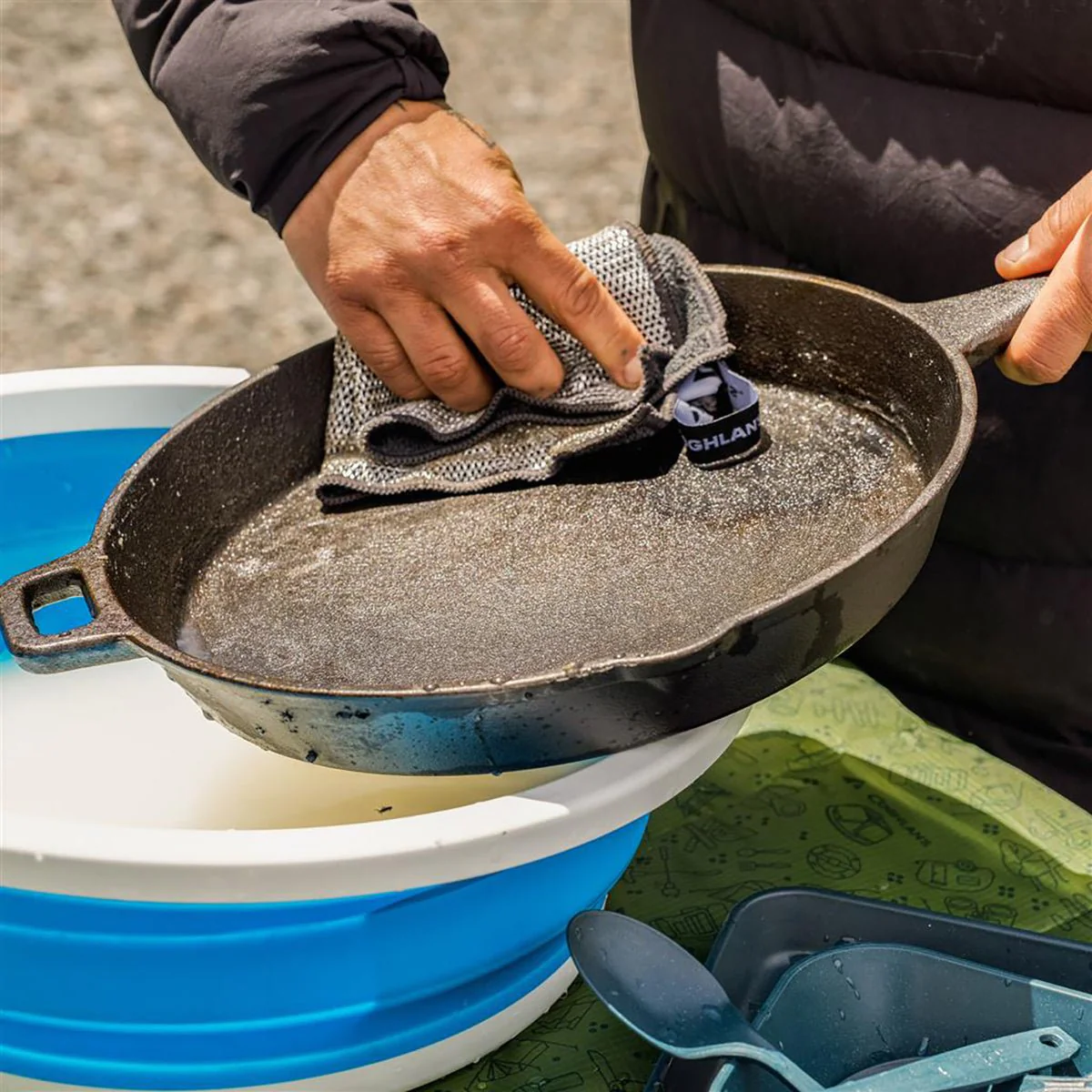 Coghlan's Cast Iron Cleaning Kit - Image 3