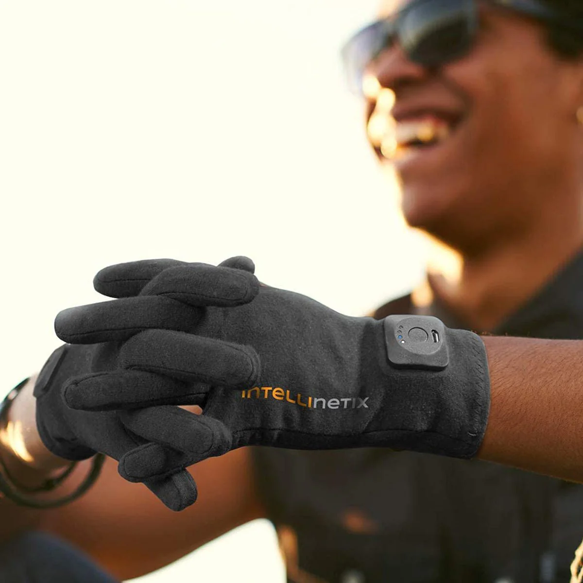 Intellinetix Vibrating Therapy Gloves - Increases circulation and reduces pain - Image 3