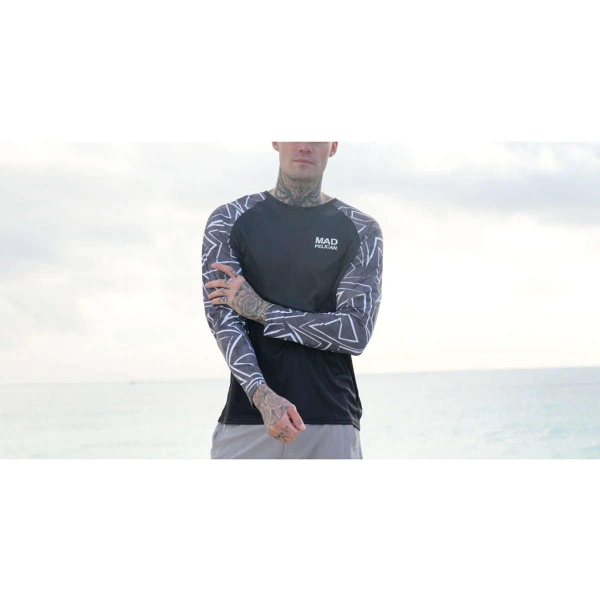Mad Pelican Circle On Edges Sun Kicker Raglan UV Long Sleeve T-Shirt- Anthracite - Image 3