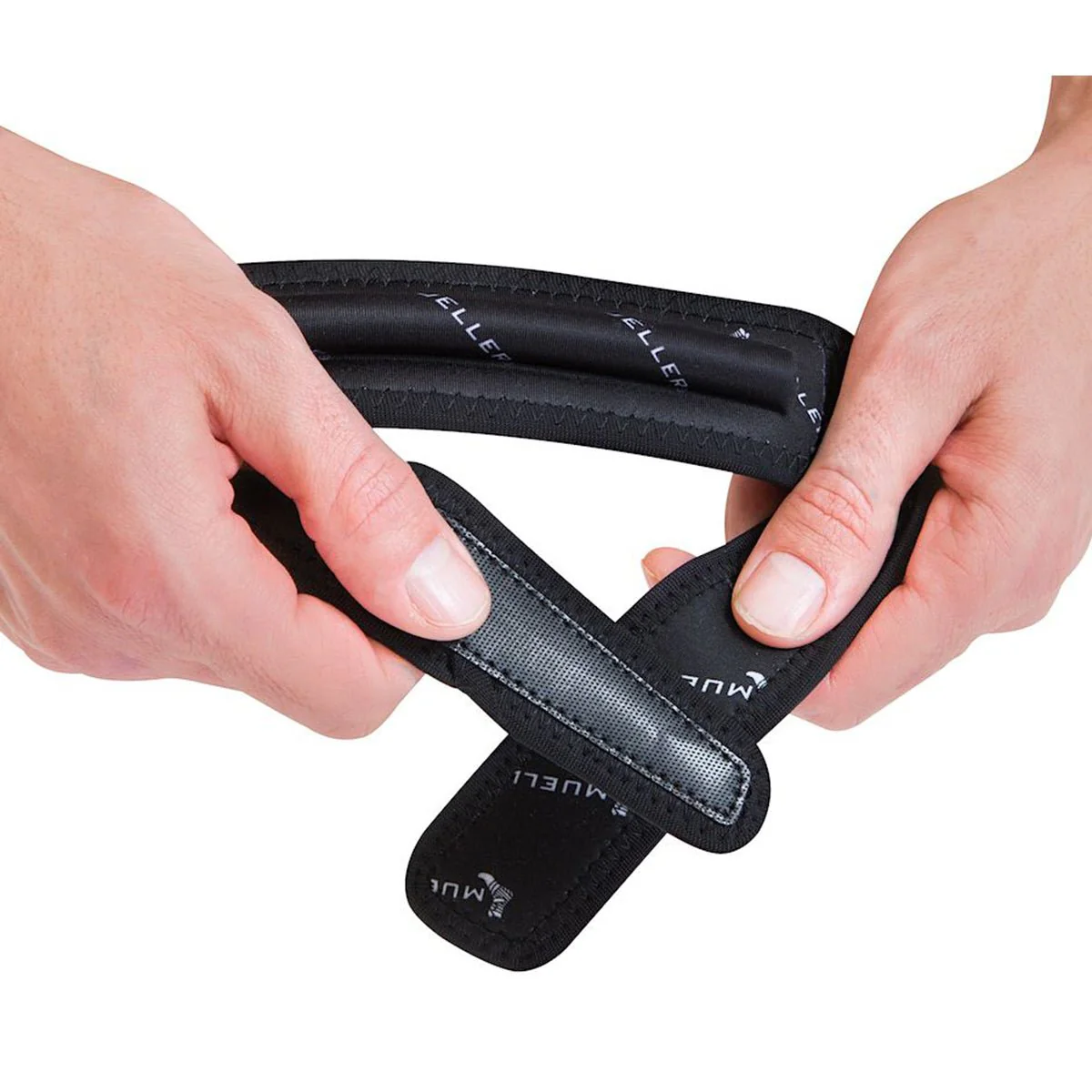 Mueller Jumper's Knee Strap - Black - Image 2