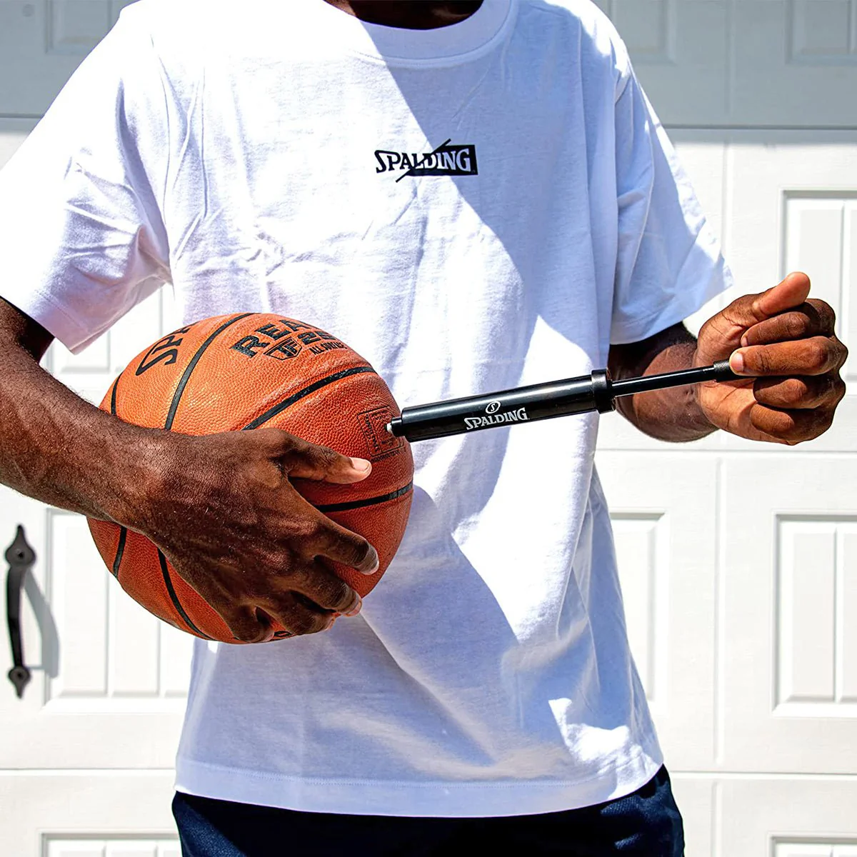 Spalding 6" Dual Action Ball Pump - Black - Image 5