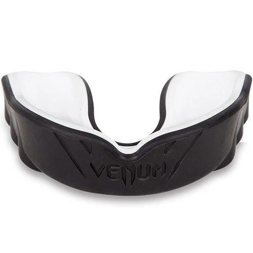 Venum Challenger Mouthguard with Case - Black/Ice - Image 2