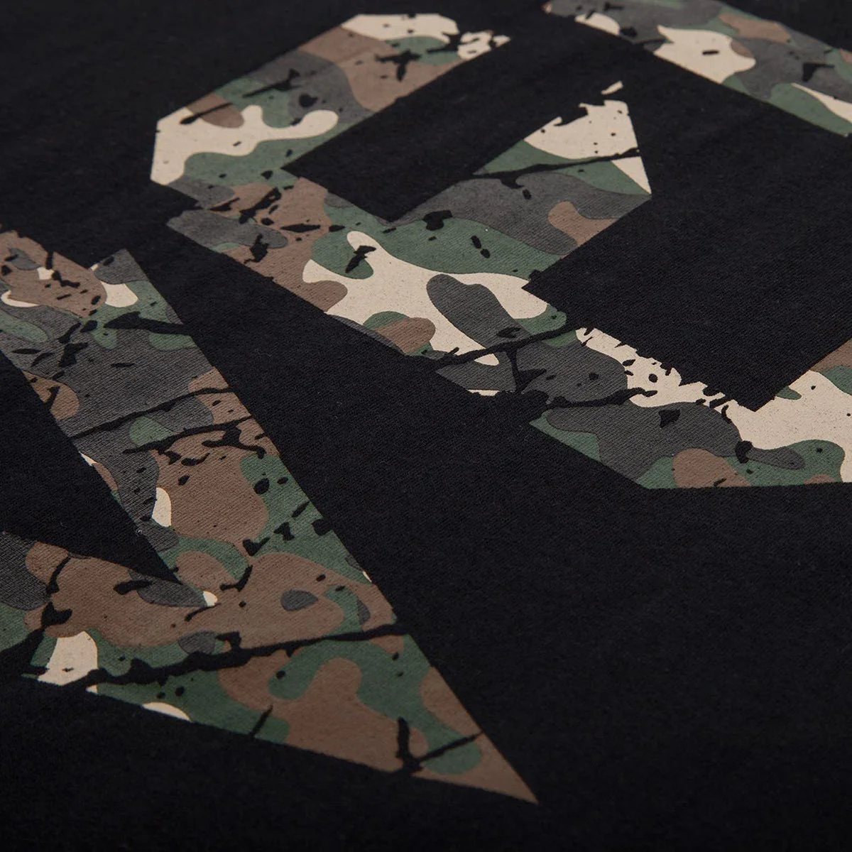 Venum Original Giant Crewneck T-Shirt - Black/Forest Camo - Image 6