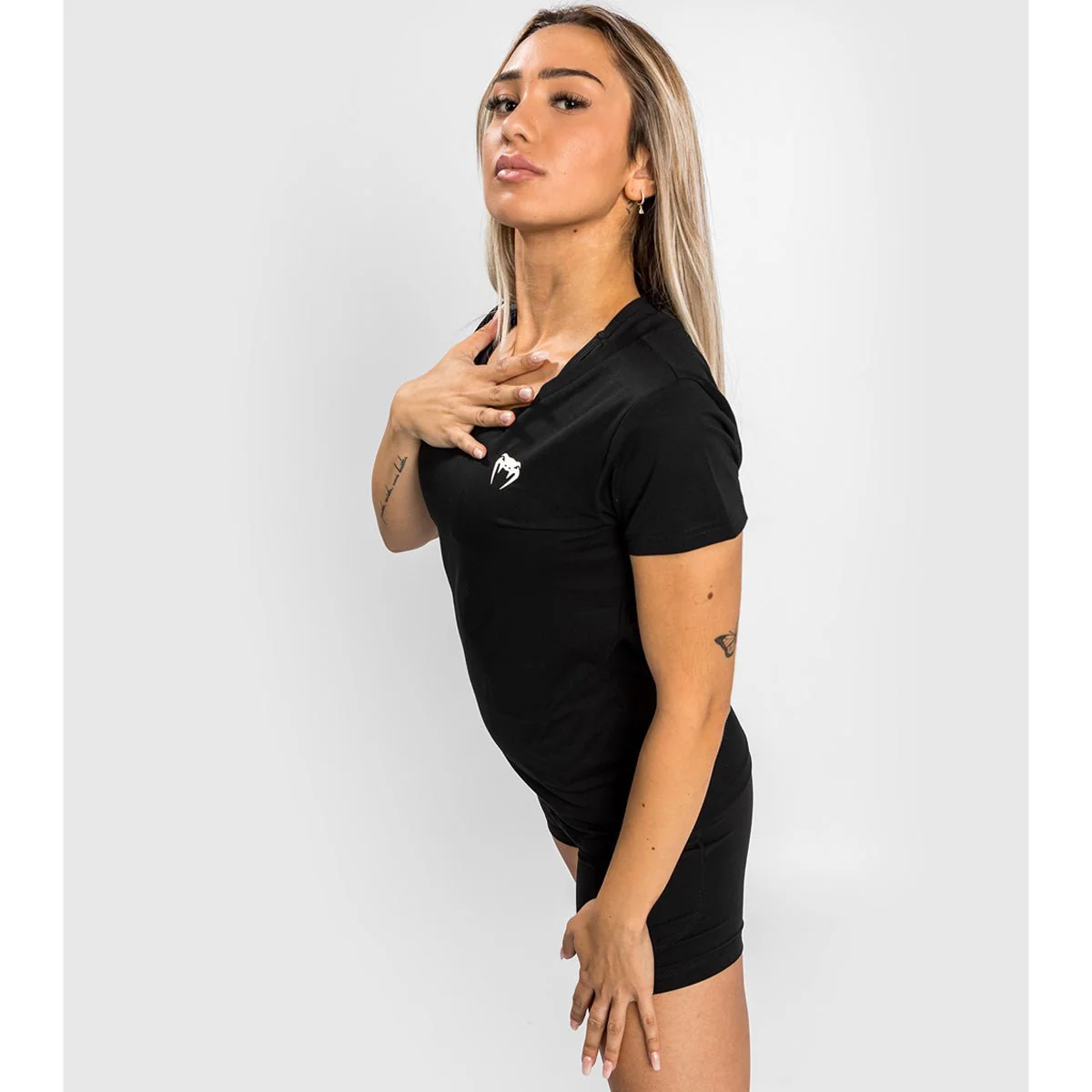 Venum Women's Essential V-Neck T-Shirt - Black - Image 4