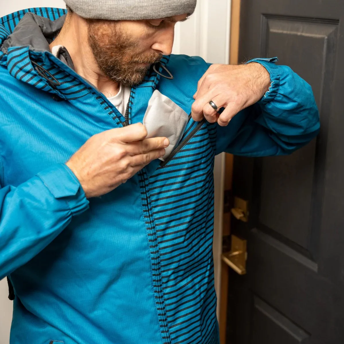 Yaktrax Non-Adhesive Hand & Body Warmer, 1 Pack - Image 4